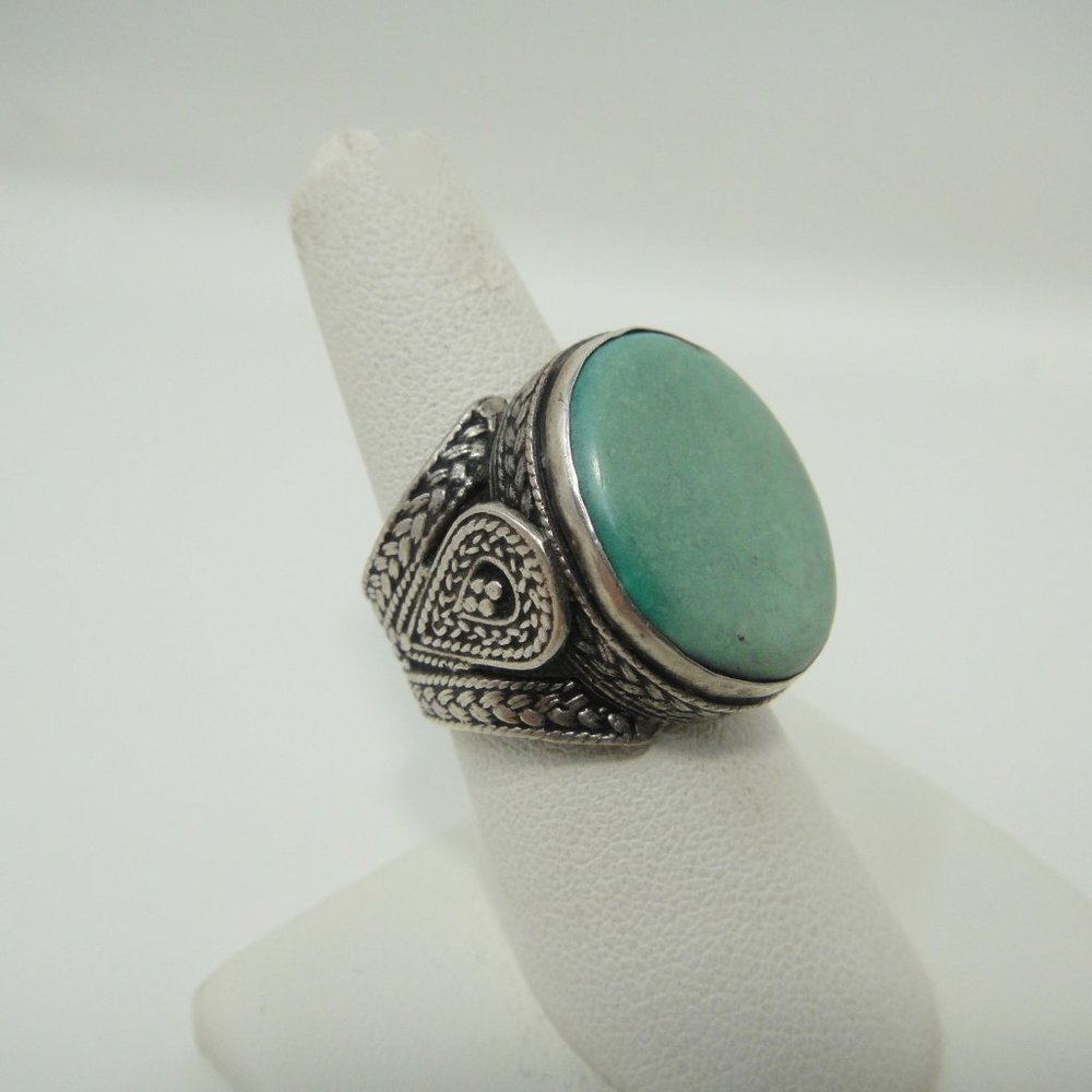 Big Southwestern Style Ring Green-Blue Stone Ornate Silver Tone Band 7.5